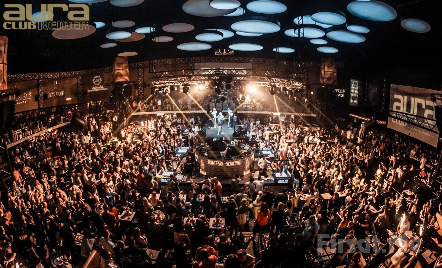 DJ Performansları ve Plaj Partileri